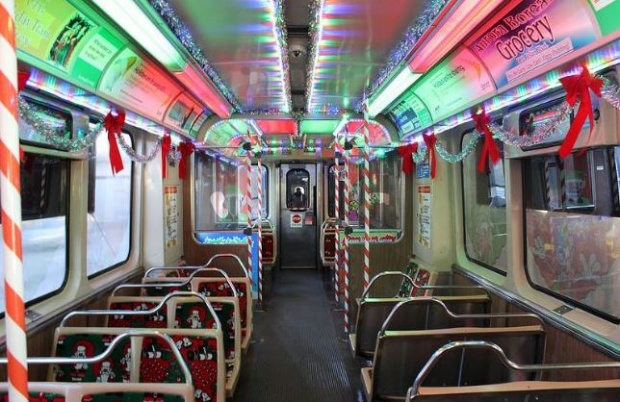 ชิคาโก้ ต้อนรับคริสต์มาส ด้วยรถไฟเรืองแสง!
