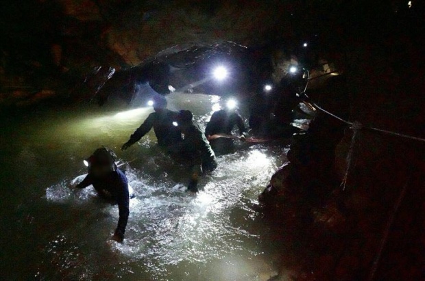 น้ำตาซึม! นักดำน้ำอิสราเอล บินช่วย 13 ชีวิต เผยสิ่งนี้ที่เจอภายในถ้ำ อาจถึงแก่ชีวิตได้!?