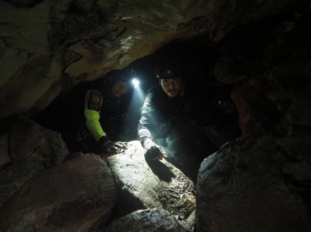เรื่องหลอนที่ถ้ำหลวง 2! แสงลึกลับโผล่กลางถ้ำ ทีมหาปล่องรีบถอยออก