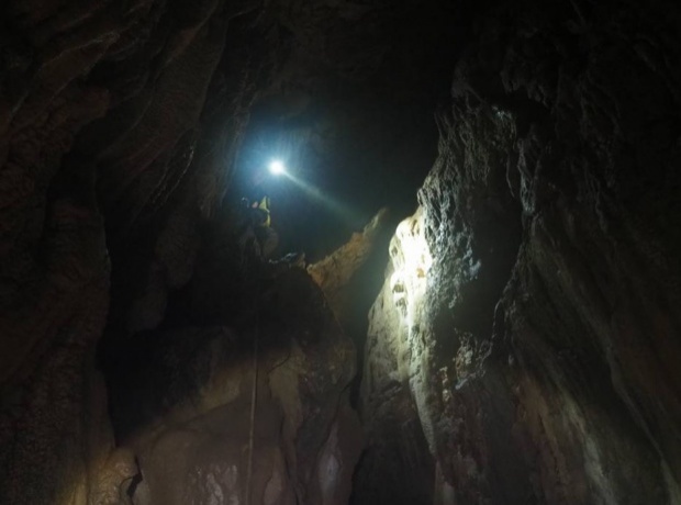 เรื่องหลอนที่ถ้ำหลวง 2! แสงลึกลับโผล่กลางถ้ำ ทีมหาปล่องรีบถอยออก