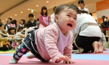 ญี่ปุ่นทำสติกเกอร์บอกคุณแม่ ไม่ต้องกลัวว่าจะรำคาญที่ลูกงอแง!!