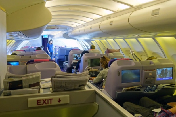  เปิดภาพ ‘โบอิง 747-400’ ทำไม ‘นักบิน’ ต้องอ้างสิทธิแย่งที่นั่งผู้โดยสาร