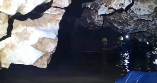 เปิดคลิปจริงจากในถ้ำ! อันตรายมืด-แคบ-น้ำลึก ที่ทีมหมูป่าตัวน้อยต้องเจอ! (คลิป)
