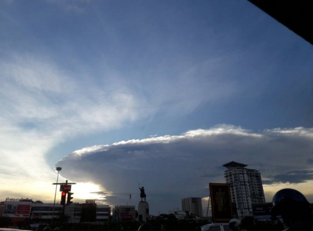 ชาวเน็ตแตกตื่นปรากฏการณ์ก้อนเมฆประหลาดทั่วกรุงเทพฯ