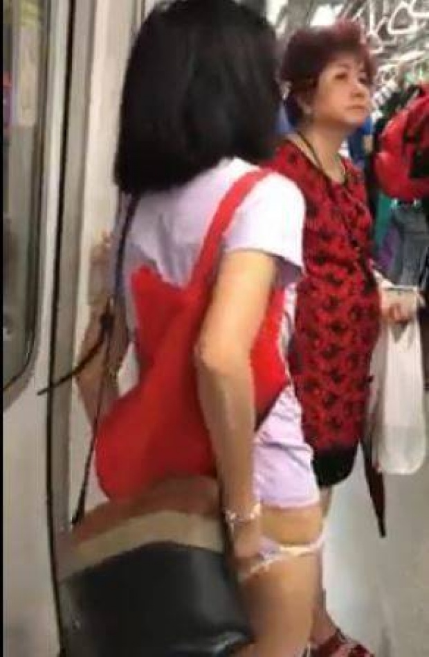 จู่ๆหญิงคนนี้ก็ ถอดกางเกงใน โชว์กลางรถไฟใต้ดิน แต่พอฟังสาเหตุทำเอางงหนักกว่าเดิมอีก!?