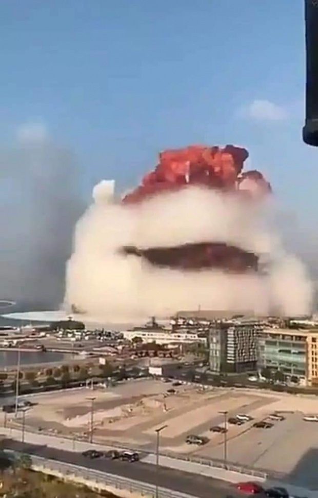 สื่อเลบานอน เผยภาพ ขณะเกิดเหตุระเบิด ร่างมนุษย์ลอยขึ้นท้องฟ้า 