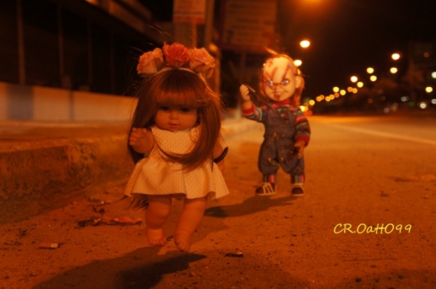 ชาวเน็ตล้อแรงจับตุ๊กตา ลูกเทพ ถ่ายภาพเสียดสีสังคม!!