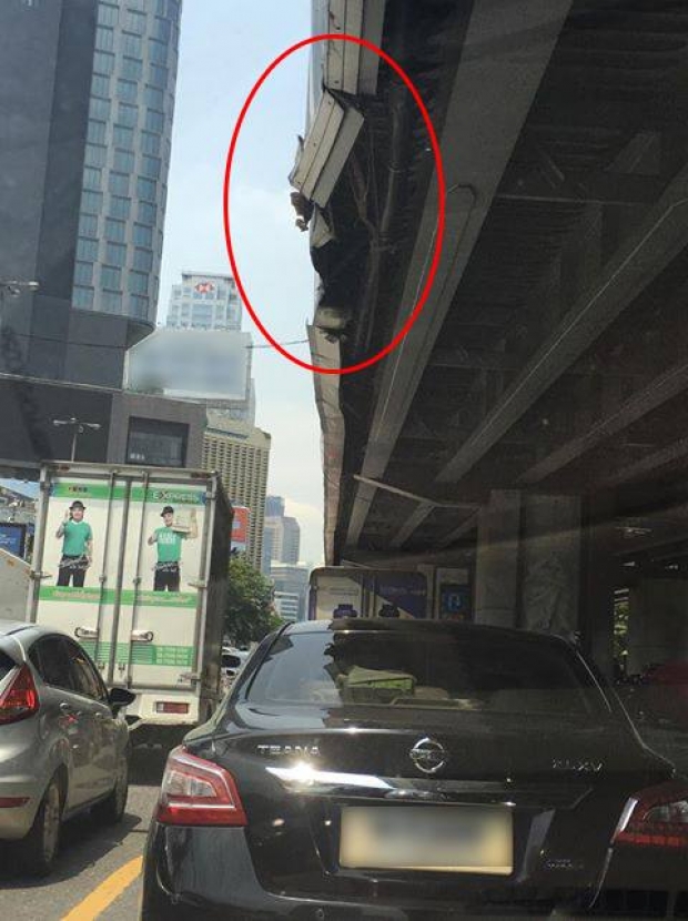 อุ้ยกลัวหล่น!  ผู้ใช้รถเสียวสันหลัง ชิ้นส่วนบนสะพานไทยเบลเยี่ยมชำรุดเสี่ยงตบทับรถ