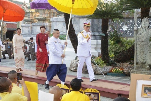 ชมภาพฉลองพระองค์พระราชินี ในชุดไทยอัมรินทร์สุดงดงาม