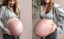 สุดตื้นตันใจ!! คุณแม่ท้องแฝด 3 เปิดเสื้อโชว์หน้าท้องอันใหญ่มหึมา เผยให้เห็นรอยแตกลาย!! (มีคลิป)