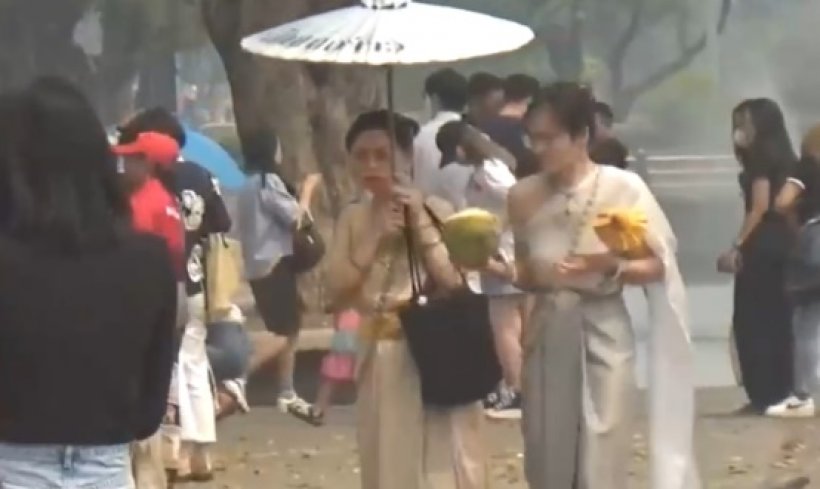 ชุดไทยบุมหนัก นักท่องเที่ยวจีนเช่าสวมใส่ถ่ายภาพคึกคัก