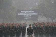 ให้ภาพเล่าเรื่อง!ทหารพระราชา ยืนตากฝนพิธีตรวจคุณลักษณะร่วมขบวนพระบรมศพฯ
