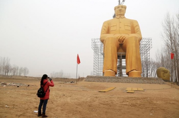 จีนสร้างรูปปั้นเหมา เจ๋อ ตุง สูง36เมตร 17 ล้าน ทั้งๆ ที่ยังมีปัญหาความอดอยากของประชากร!!!