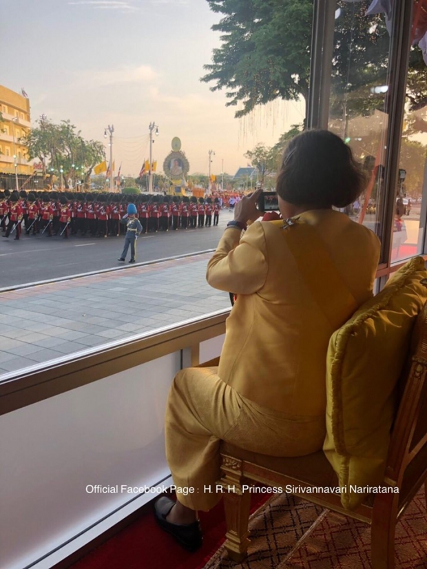 เจ้าฟ้าสิริวัณณวรีฯ เผยแพร่ภาพส่วนพระองค์ ระหว่างทอดพระเนตรขบวนพยุหยาตราสถลมารค