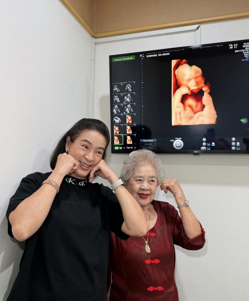 สาวคนดังเผยโฉมเบบี๋ในท้อง หน้าฟ้าประทานมาก