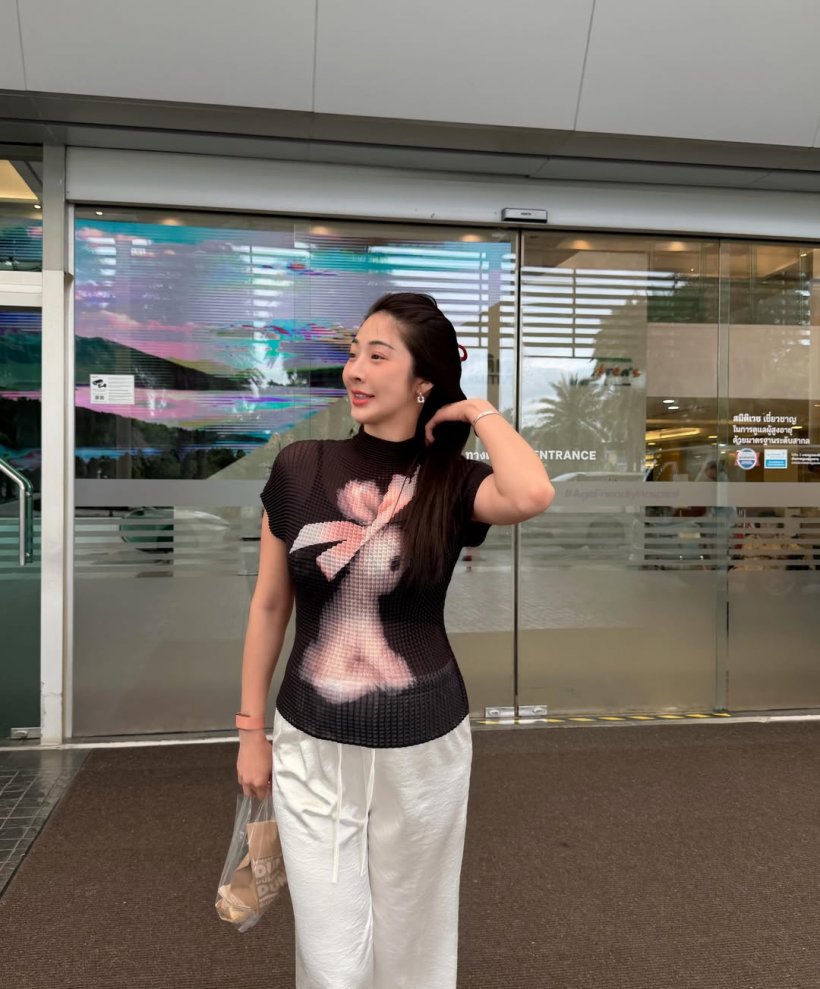 สาวคนดังเผยโฉมเบบี๋ในท้อง หน้าฟ้าประทานมาก