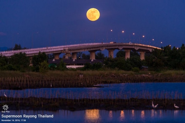 ภาพ Supermoon ในคืนวันเพ็ญนี้ เรารวบรวมมาให้ได้ชมแล้ว