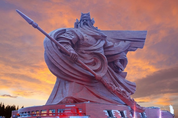 จีนสร้างรูปปั้นเทพเจ้าแห่งสงครามสำเร็จเสร็จสิ้น หนักกว่า 1,320 ตัน!!