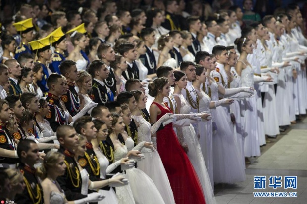 ส่องงานเลี้ยงเต้นรำของนักเรียนเตรียมทหารรัสเซีย หรูหราอลังการเว่อร์!