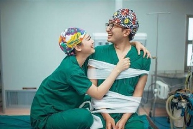 ฉีกแนวพรีเวดดิ้ง!!! ภาพสื่อความรักสไตล์พยาบาล เรียบง่ายแต่หวานเว่อร์ (ชมภาพ)