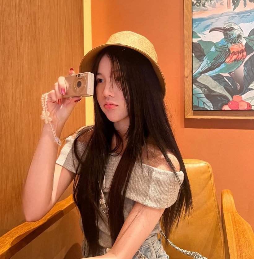 เเห่เปิดวาร์ป น้องเบนซ์ เพื่อนขนม ทำโหนกระเเสสะเทือน สวยออร่าพุ่ง