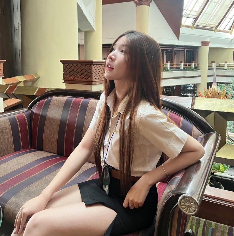 เเห่เปิดวาร์ป น้องเบนซ์ เพื่อนขนม ทำโหนกระเเสสะเทือน สวยออร่าพุ่ง