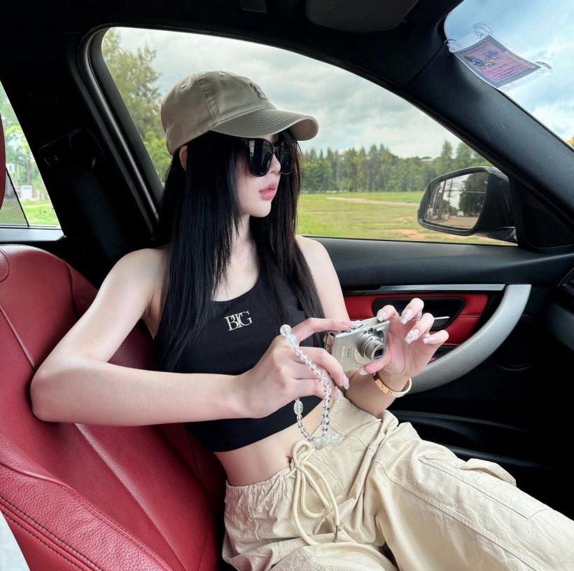 เเห่เปิดวาร์ป น้องเบนซ์ เพื่อนขนม ทำโหนกระเเสสะเทือน สวยออร่าพุ่ง