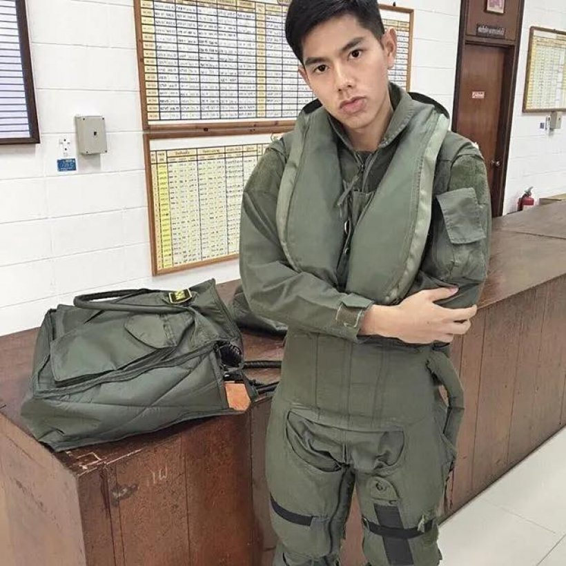 ไวรัลแล้ว นักบิน F16 หน้าตาดีทั้งหล่อทั้งเท่ห์คนนี้ ที่แท้....