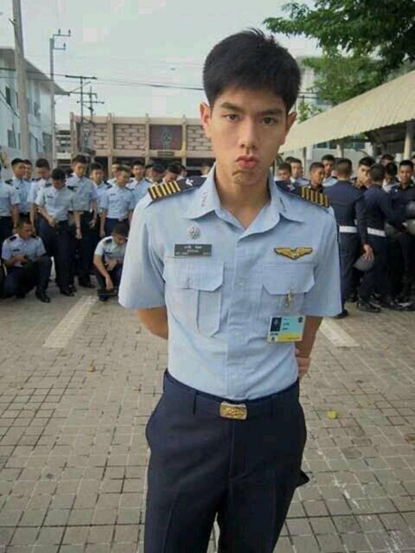 ไวรัลแล้ว นักบิน F16 หน้าตาดีทั้งหล่อทั้งเท่ห์คนนี้ ที่แท้....