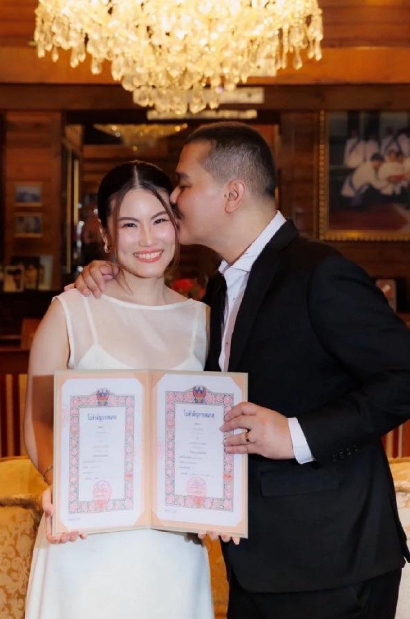 ครอบครัว อยู่บำรุง ต้อนรับสมาชิกใหม่ หลังลูกชายคนเล็กสละโสด