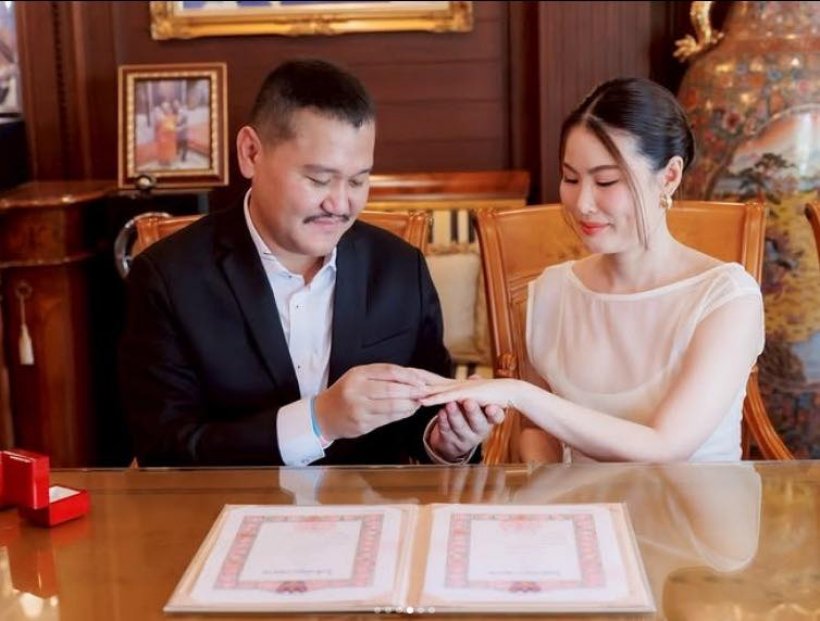 ครอบครัว อยู่บำรุง ต้อนรับสมาชิกใหม่ หลังลูกชายคนเล็กสละโสด