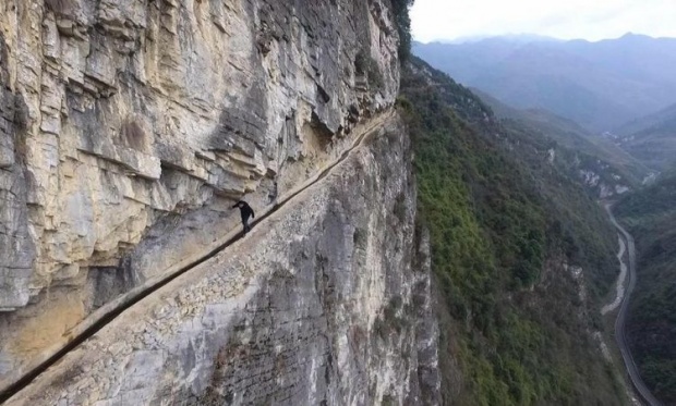 ชายจีนใช้เวลากว่า 36 ปีขุดลอกคูคลองข้ามภูเขา 3 ลูก เพื่อให้น้ำไหลไปถึงหมู่บ้านของเขา!!