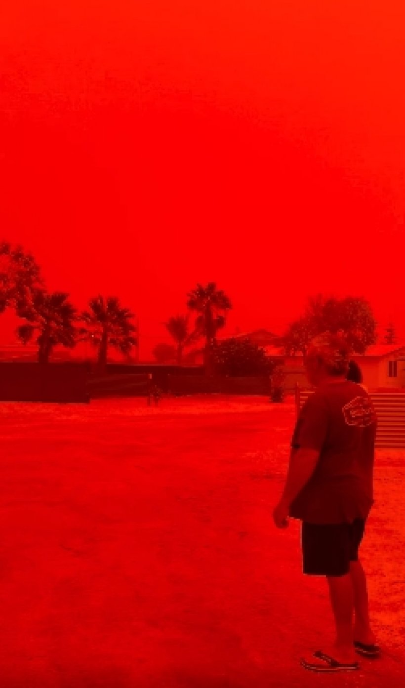 โซเชียลทั่วโลกแห่แชร์ เกิดท้องฟ้าสีเลือด สยองคล้ายวันสิ้นโลก