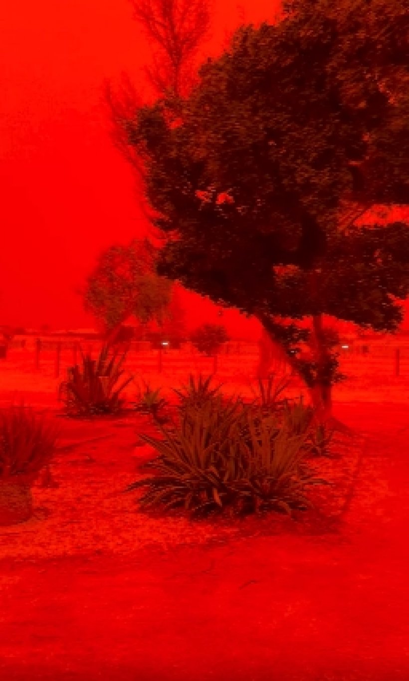 โซเชียลทั่วโลกแห่แชร์ เกิดท้องฟ้าสีเลือด สยองคล้ายวันสิ้นโลก