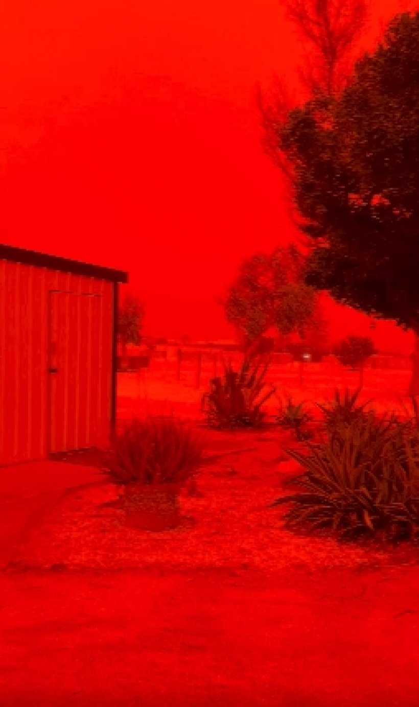 โซเชียลทั่วโลกแห่แชร์ เกิดท้องฟ้าสีเลือด สยองคล้ายวันสิ้นโลก