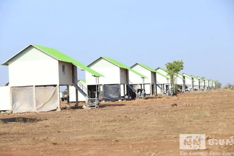 อยู่ได้จริงเหรอ?แฉบ้านใหม่เขมร ฝนตกปุ๊บรั่วปั๊บ ชาวบ้านน้ำตาตก