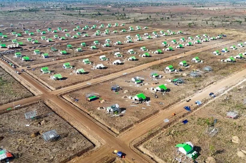 อยู่ได้จริงเหรอ?แฉบ้านใหม่เขมร ฝนตกปุ๊บรั่วปั๊บ ชาวบ้านน้ำตาตก