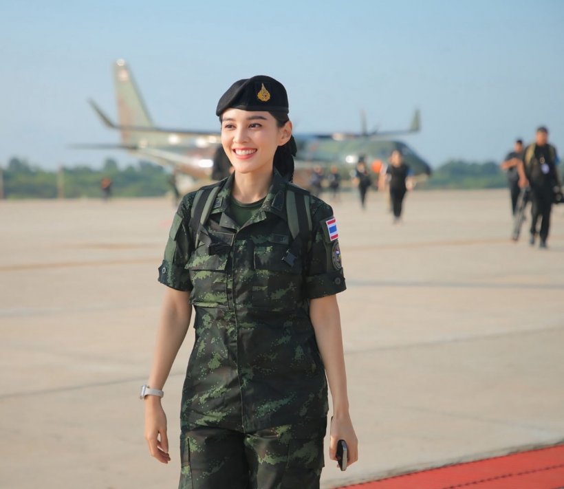 เปิดวาร์ป ผู้พันแป้ง ทหารหญิงลงพื้นที่ชายแดน ดีกรีอดีตนางงาม