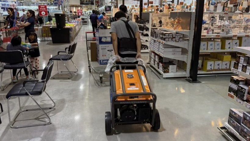 บ้านหลังเดียวที่รอด หนุ่มหาดใหญ่สร้างเขื่อน 1 ชม. กันน้ำท่วม!