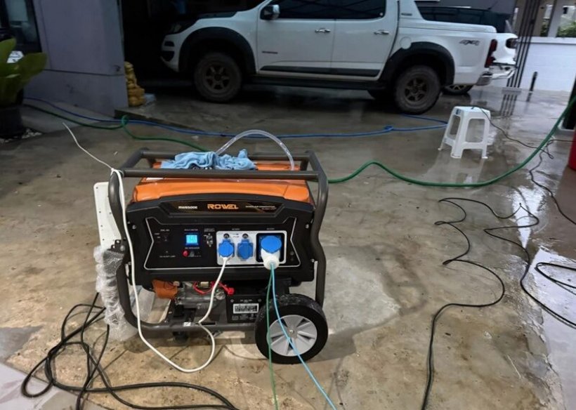 บ้านหลังเดียวที่รอด หนุ่มหาดใหญ่สร้างเขื่อน 1 ชม. กันน้ำท่วม!