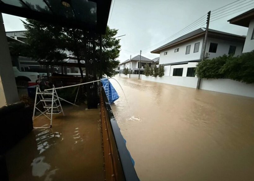 บ้านหลังเดียวที่รอด หนุ่มหาดใหญ่สร้างเขื่อน 1 ชม. กันน้ำท่วม!