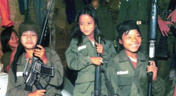 จำได้ไหม? เด็กแฝดลิ้นดำ ผู้นำกองกำลัง “ก็อด อาร์มี่” ผ่านไป 17 ปี กลายเป็นแบบนี้ไปแล้ว!!!