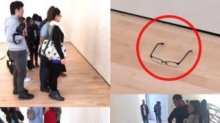 โคตรลั่น!! มีคนถอดแว่นแล้ววางไว้บนพื้นในพิพิธภัณฑ์ แล้วสิ่งที่ไม่คาดคิดก็เกิดขึ้น!