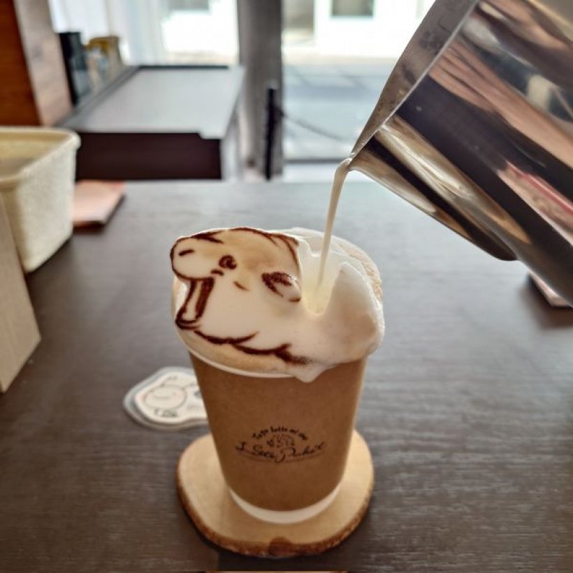 ความตัวตึงดังไกลถึงญี่ปุ่น ล่าสุด Latte art หมูเด้ง ก็มา!!