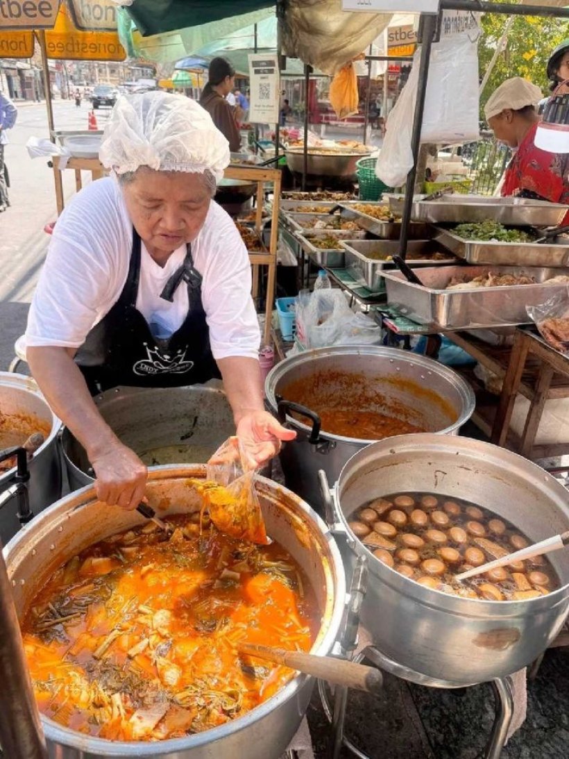 อึ้ง! ลูกชายป้าติ๋ม โปรไฟล์ไม่ธรรมดา มีดีกรีเป็นนักธุรกิจดัง