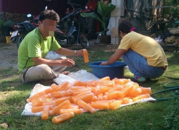 ไม่รอด!!จับได้แล้วชาวเวียดนามทำน้ำส้มปลอมใส่ขวดขายที่สระบุรี!!
