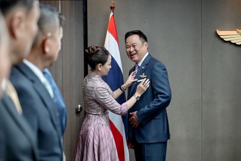 ประโยคเดียวดราม่า จ๋า ธนนนท์ ภรรยา อนุทิน ฟาดสื่อเเบบนิ่มๆ