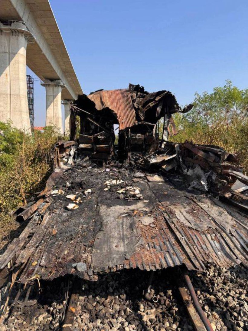 เศร้า...สาวรีบไปหาพ่อที่เพิ่งเสีย เจอเครนถล่มจบชีวิตตามพ่อไปติดๆ