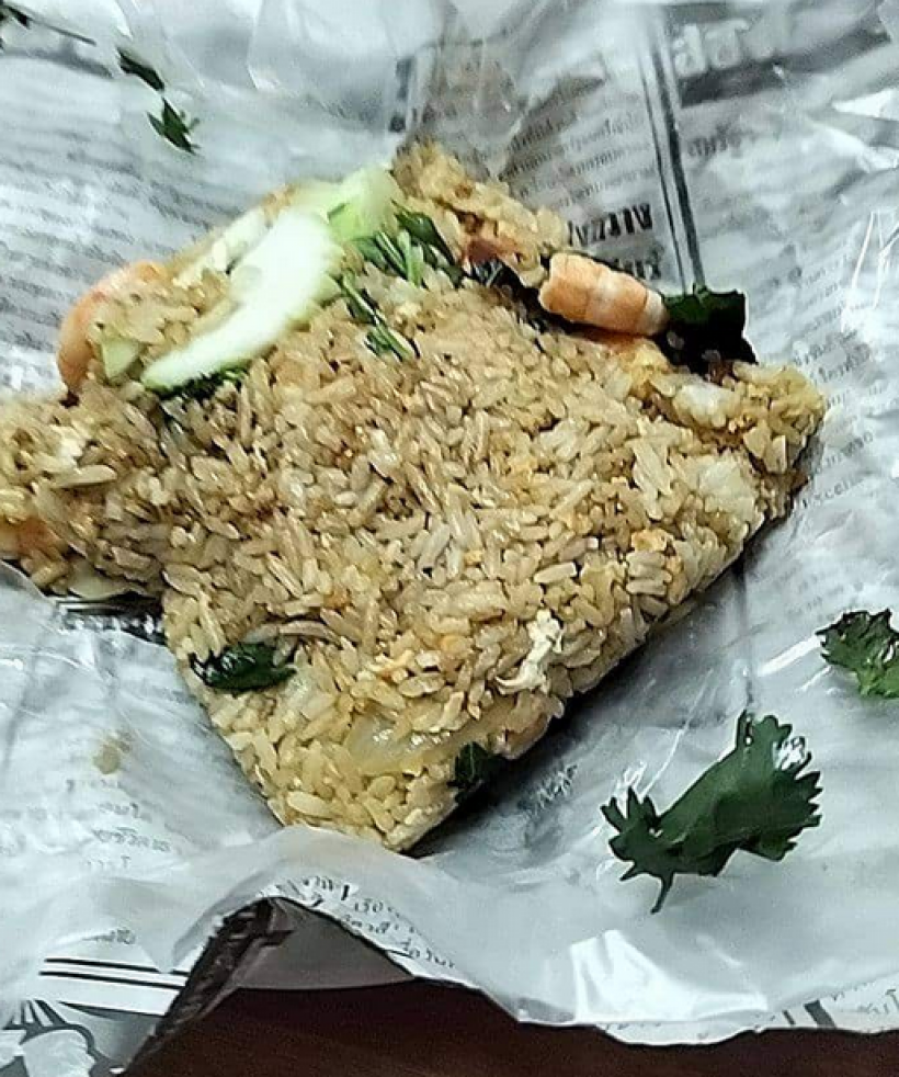 คดีพลิก! ลูกค้าวีนข้าวผัดห่อหนังสือพิมพ์ เจอสวนกลับ