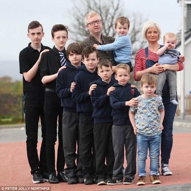  คู่รักชาวสกอตแลนด์ขยันมีลูกทุกๆ 2 ปี จนตอนนี้ปาเข้าไปแล้ว 10 คน!!